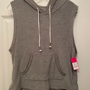 Women’s sleeveless hooded top